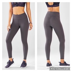 NWT Fabletics Seamless High-Waisted Solid 7/8 Legging Size M
